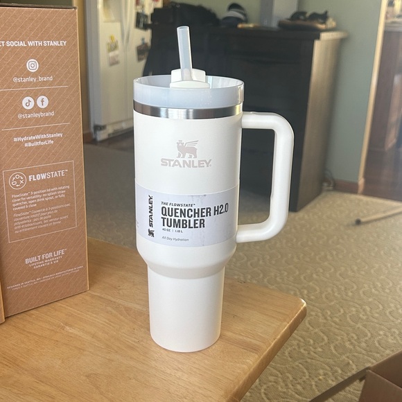 Stanley 40oz Travel Quencher cup - Cream  NWT - Picture 5 of 6